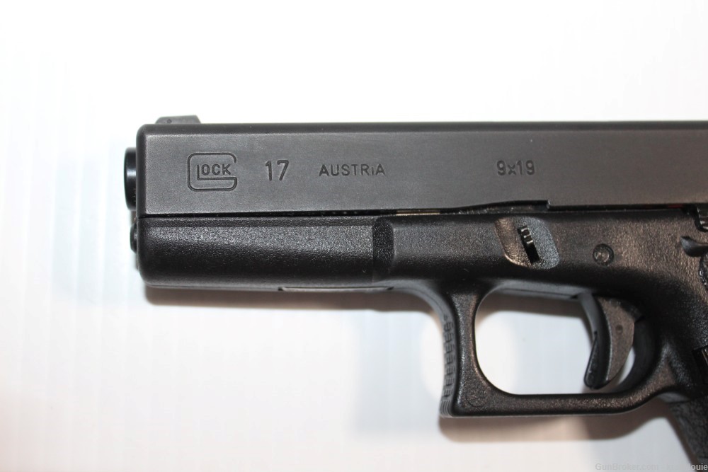 Glock 17 Gen 2 9mm 9x19 4" Semi Auto Pistol G17 w/ 10rnd Mag NICE-img-17
