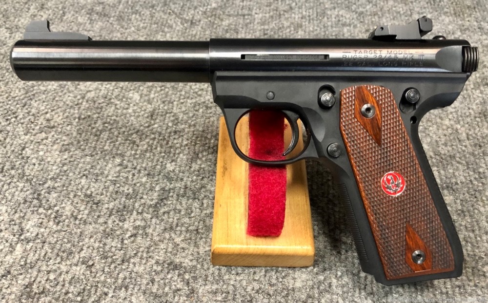 Ruger 22/45 Mark III 22 LR Target 5.5 inch bull barrel about mint no mags -img-1