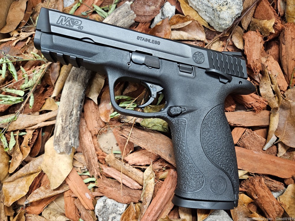 SMITH & WESSON M & P 40 1.0 -img-0