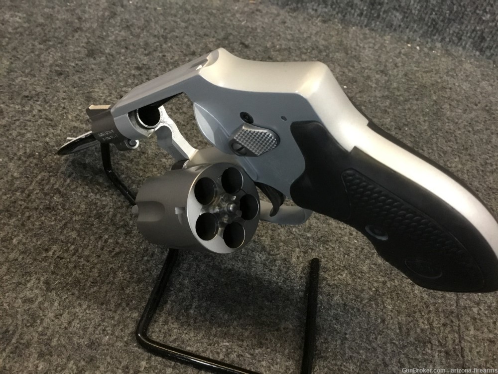 Smith & Wesson 642-2 38SPL Airweight Revolver 5 Shot -img-9