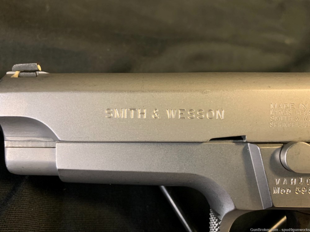 Smith and Wesson Model 5906 D/S 9mm Pistol 4" w/ One 13rd Magazine-img-7