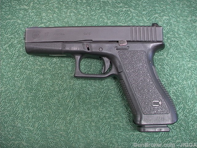 Used Glock 17 Gen 2 9MM-img-4