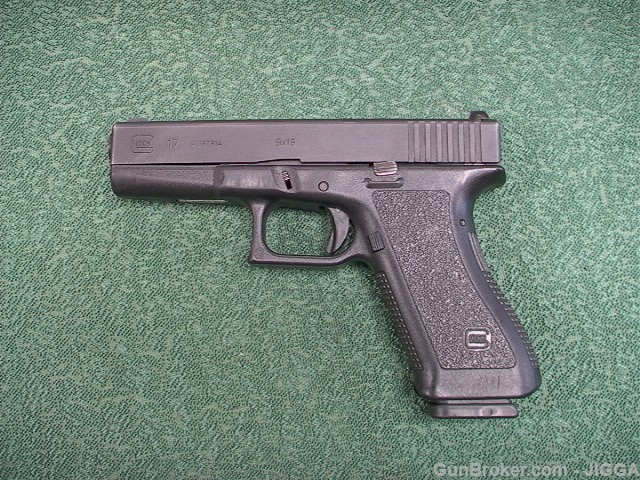 Used Glock 17 Gen 2 9MM-img-1