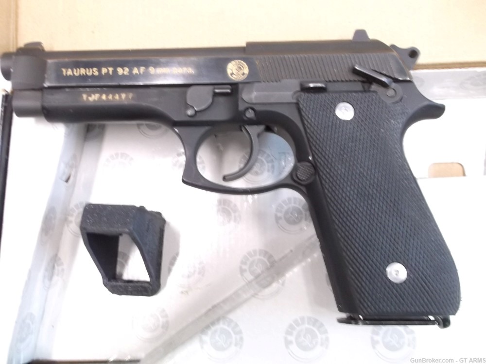 TAURUS M92,9MM, GOLD&SS Accents, HOGUE grips,2-hi-cap mags.READ AUCTION, -img-2