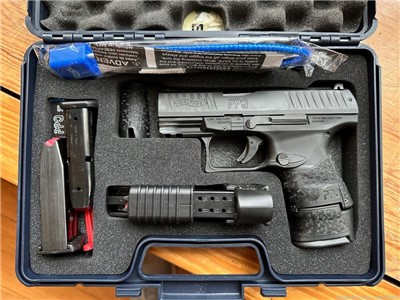 Walther PPQ Sub-compact with 4 magazines