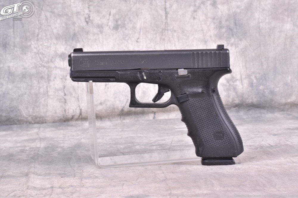 Glock 17 GEN 4 9mm with case-img-1