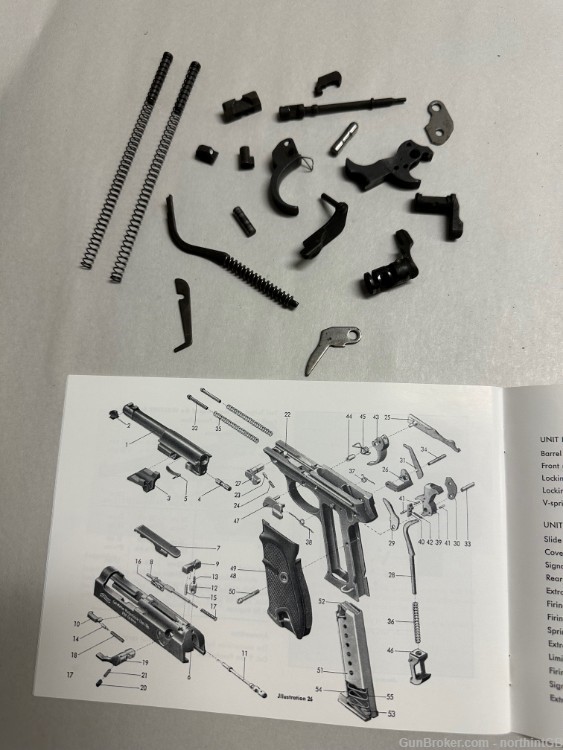 LOT OF 22 PARTS INCLUDING BOOK FOR THE WALTHER P38/P1 PISTOL.-img-2