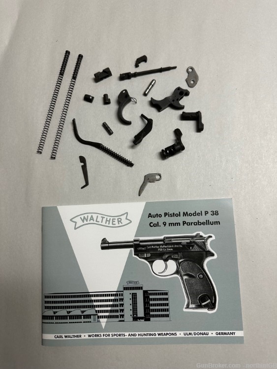 LOT OF 22 PARTS INCLUDING BOOK FOR THE WALTHER P38/P1 PISTOL.-img-0