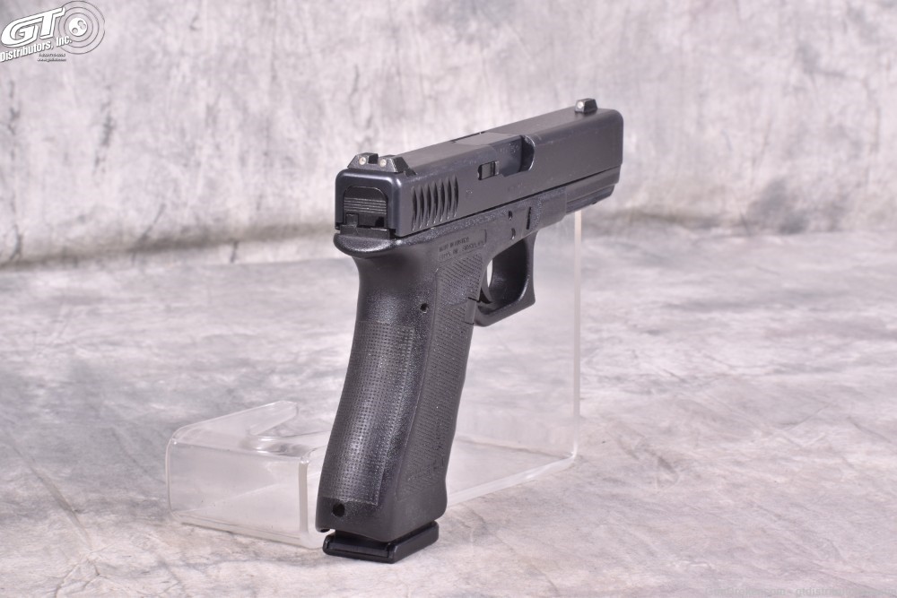 Glock 22 RTF2 .40 S&W with three magazines-img-3