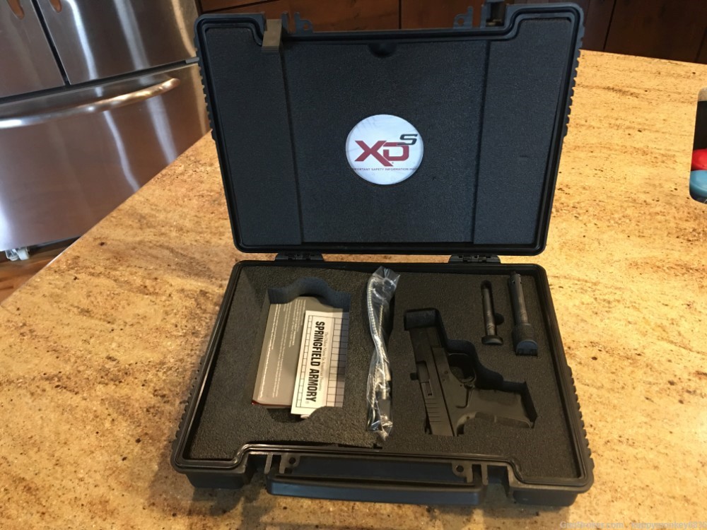 Springfield XD-S Mod.2 3.3 9mm - nearly new with 2 mags (7 & 9) + case-img-0