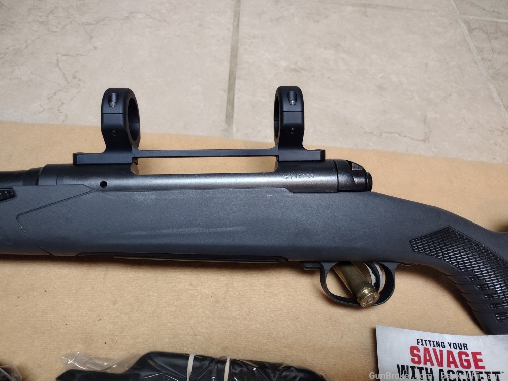 NEAR NEW Savage 111 Long Range Hunter 300 Win Mag 26" with NEW Stock -img-10