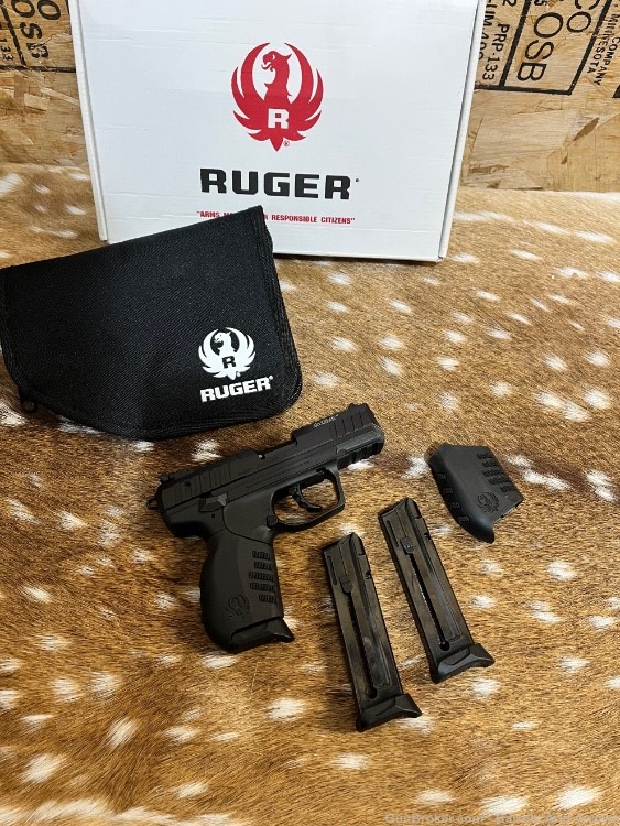 Ruger SR22 .22 lr excellent condition In Box with case and 2 mags -img-3