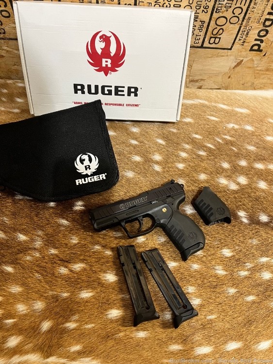 Ruger SR22 .22 lr excellent condition In Box with case and 2 mags -img-2