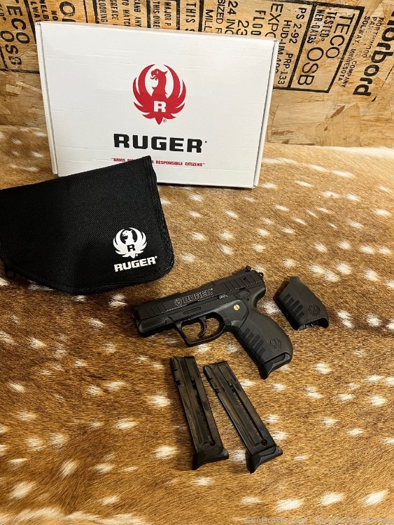 Ruger SR22 .22 lr excellent condition In Box with case and 2 mags -img-1