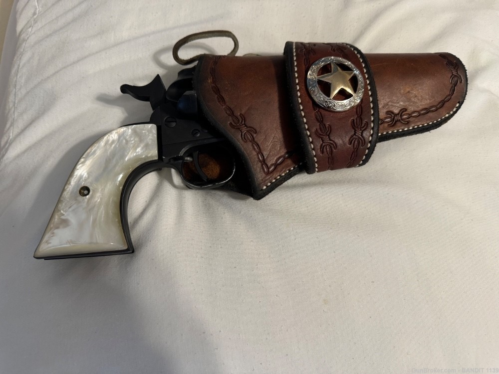 RUGER 22LR,  Single Six in Excellent condition, Pearl grips, with Holster -img-0
