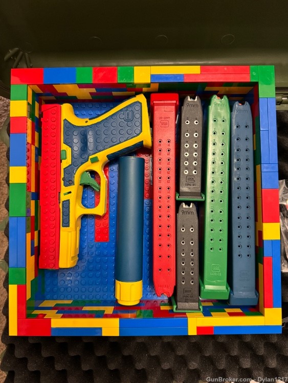 SUPER RARE LEGO Block 19 9mm Pistol With Fake Suppressor! -img-1