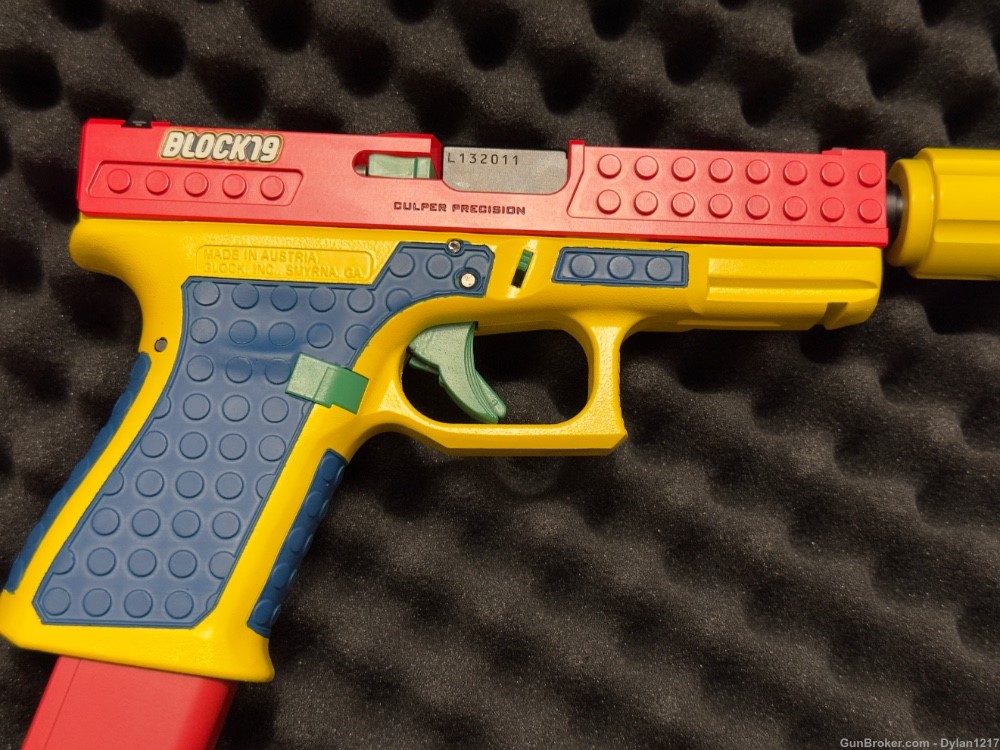 SUPER RARE LEGO Block 19 9mm Pistol With Fake Suppressor! -img-3