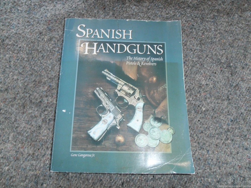 SPANISH HANDGUNS/HISTORY OF PISTOLS & REVOLVERS BOOK-img-0