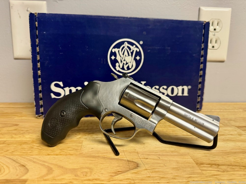 Smith & Wesson Model 60, 3" bbl, 357 Mag, 5 Rounds, DA, LIGHTLY USED!-img-1