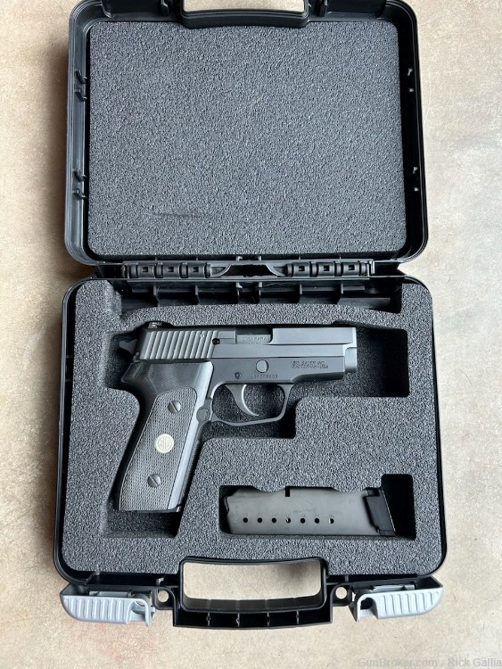 Sig p225 9mm with two mags and matching box like new condition-img-2