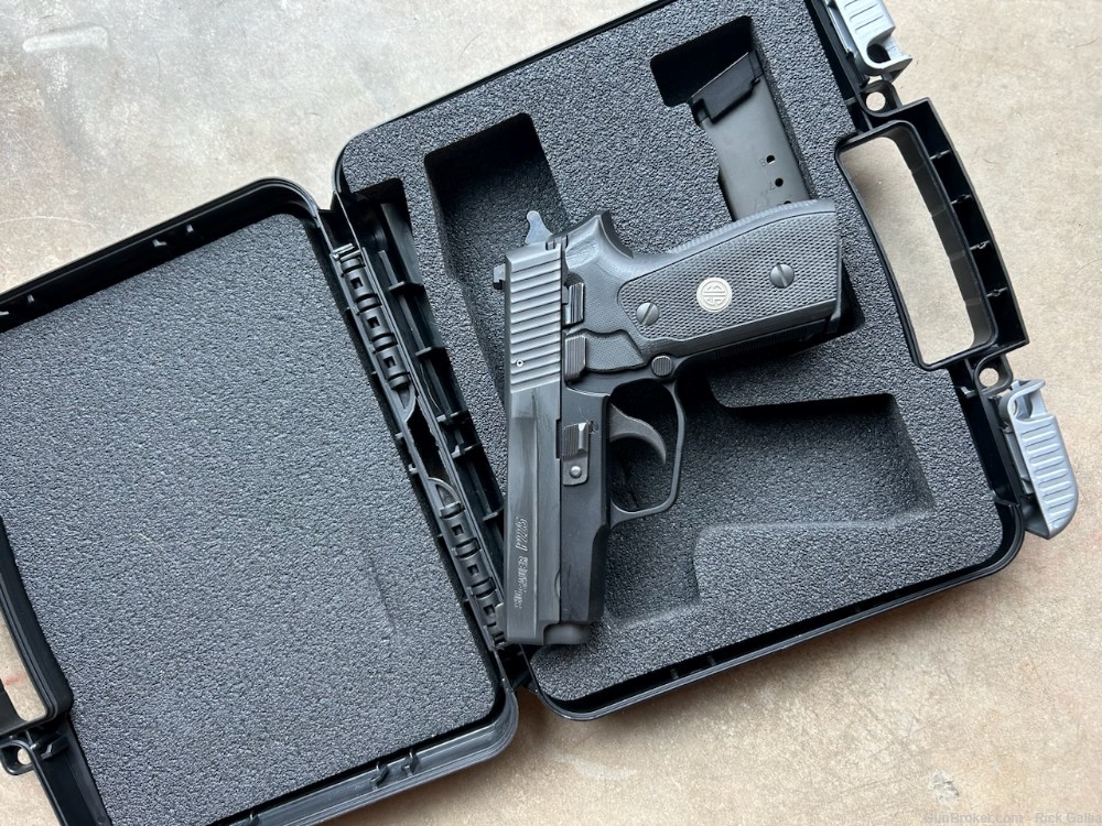 Sig p225 9mm with two mags and matching box like new condition-img-1