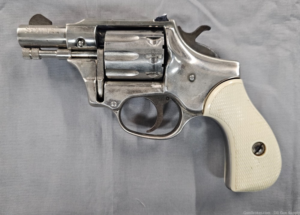 High Standard Sentinel 22LR 2.5" 9RD Revolver NO CC FEES!-img-0