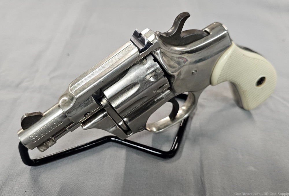 High Standard Sentinel 22LR 2.5" 9RD Revolver NO CC FEES!-img-3
