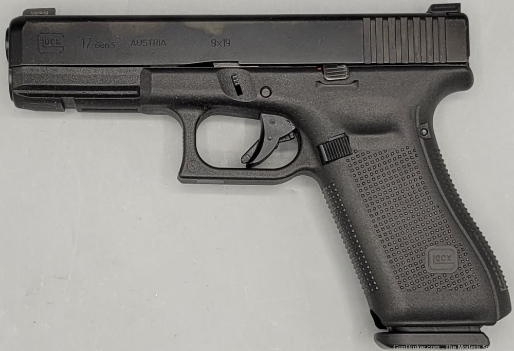 Glock G17 Gen 5 9mm Luger 4.49" Semi Auto Pistol Black 17+1 Night Sights-img-0