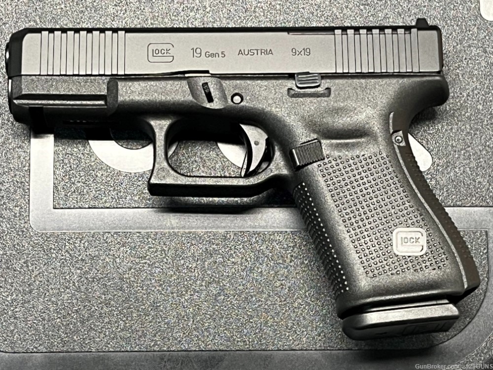 Glock, 19 Gen5 M.O.S., Striker Fired, Compact Size, 9MM, 4.02" NO CC FEES -img-2