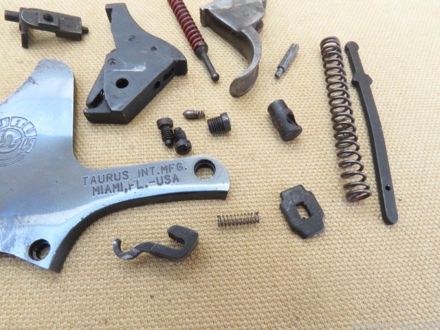 Taurus Model 605 .357 Hammer Trigger Sideplate & Small Assembly Parts DAO-img-3