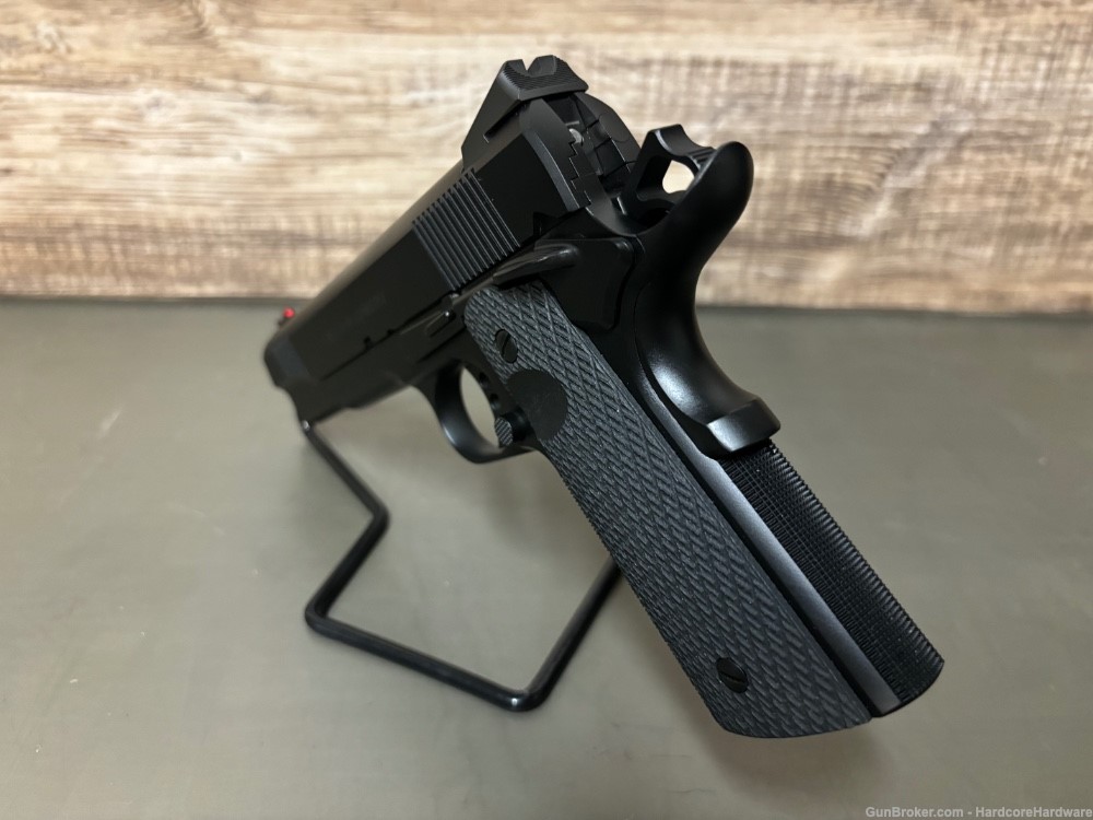 Wilson Combat CQB 5" 1911 + 5 mags... mint condition! -img-4