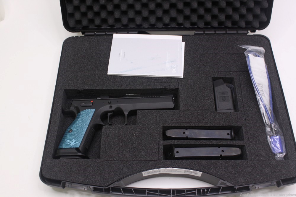 CZ 75 TS 2 9mm w/ case and 2 extra magazines-img-1