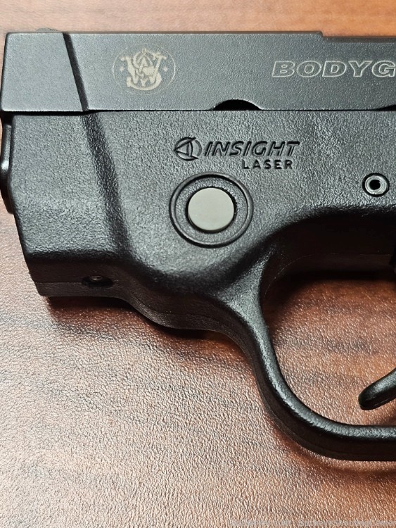 Smith & Wesson Bodyguard 380 W/Red Laser-img-2