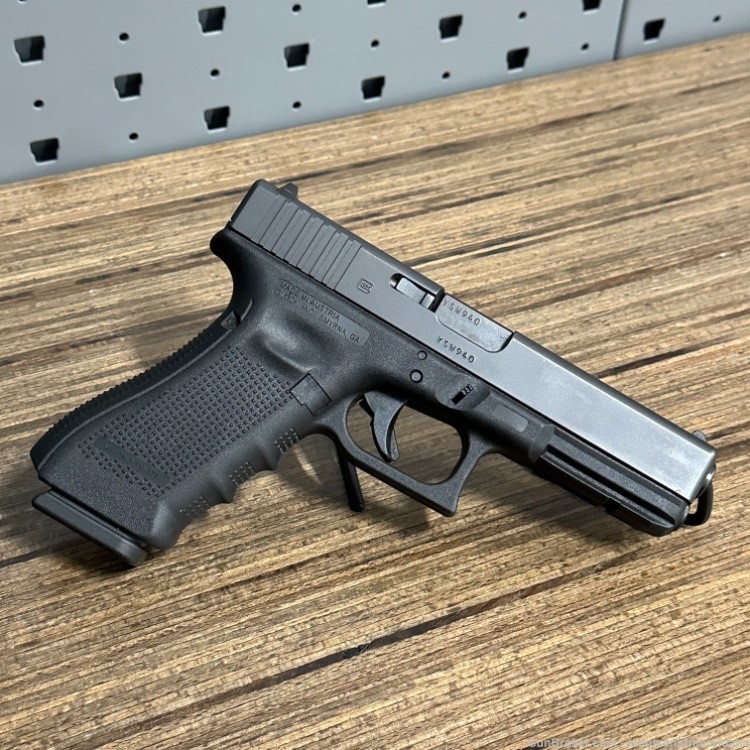 Glock 17 Gen 4 9mm 17rd w/ Box MINT CONDITION! Penny Auction-img-14