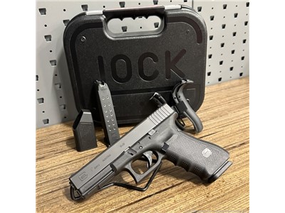Glock 17 Gen 4 9mm 17rd w/ Box MINT CONDITION! Penny Auction
