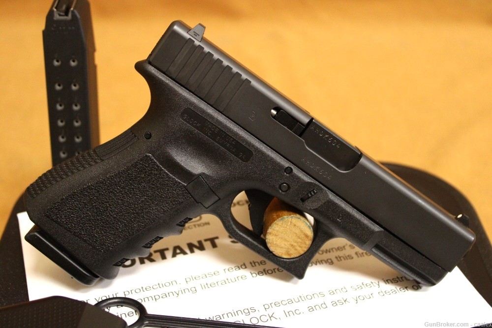 PENNY! Glock 19 Gen 3 w/ Box, 2 Mags (9mm Pistol, 15+1, Black) UI1950203-img-2