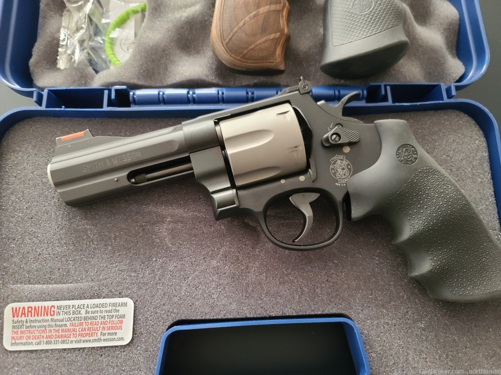 Smith & Wesson 329PD 44 Magnum w/3 Grips-img-1