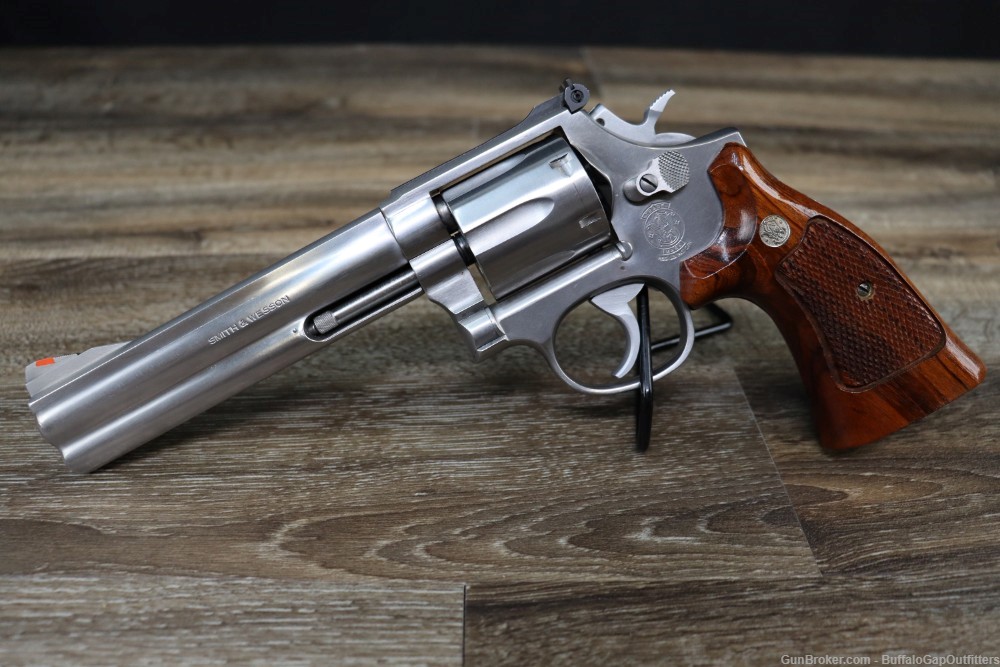 Smith & Wesson 686 .357 mag Revolver w/ Original Box-img-1