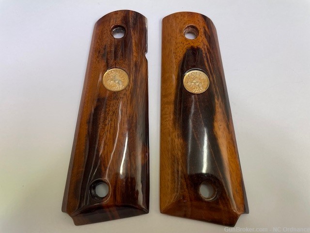 Colt 1911 Goncalo Alves Wood Grips, Smooth With Medallions-img-0