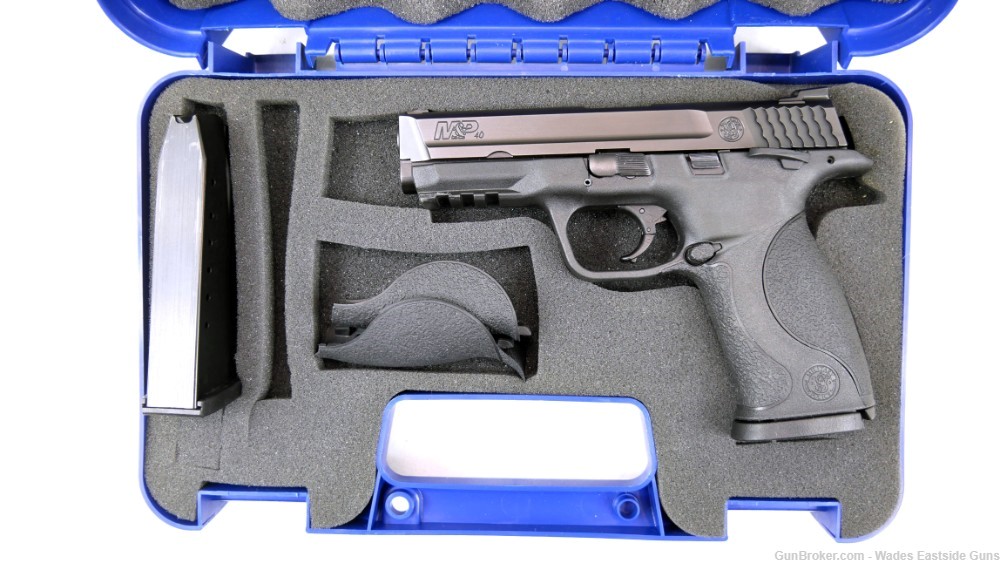SMITH & WESSON M&P40 EXCELLENT CONDITION W/ CASE AND TWO MAGS 4.25" .40 S&W-img-10