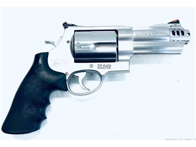 Smith & Wesson 500 5-shot Revolver 4" barrel Stainless & Black Grip