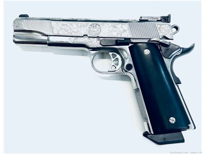 Smith & Wesson 1911 45 Auto Engraved Stainless & Black Grips 1 Magazine