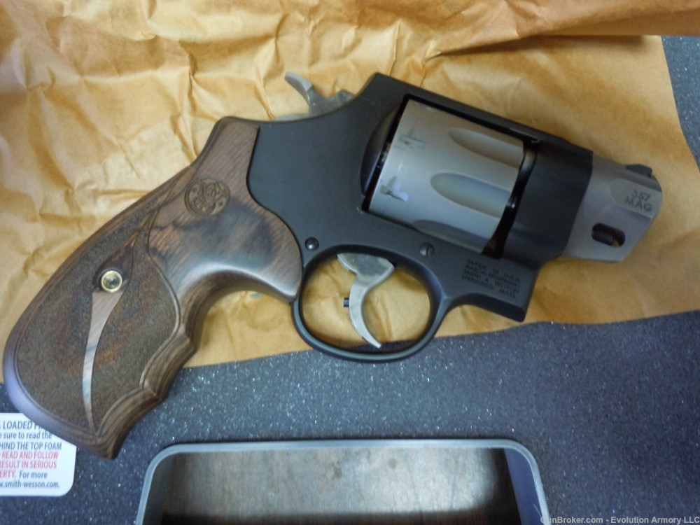 Smith & Wesson Model 327 Performance Center 357 Magnum 2" bbl  RARE!  -img-1