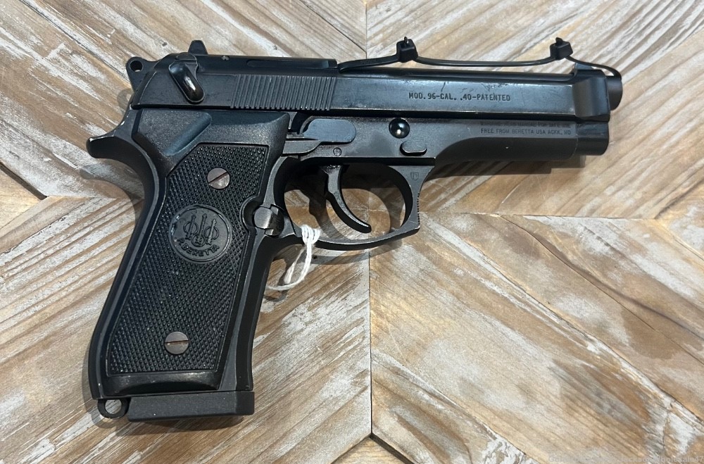 Beretta 96 .40 Cal NO RESERVE-img-1
