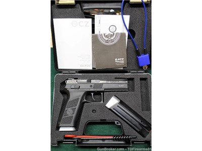 CZ Usa P09 P-09 9mm w/ case & 2 mags with base plates da/sa