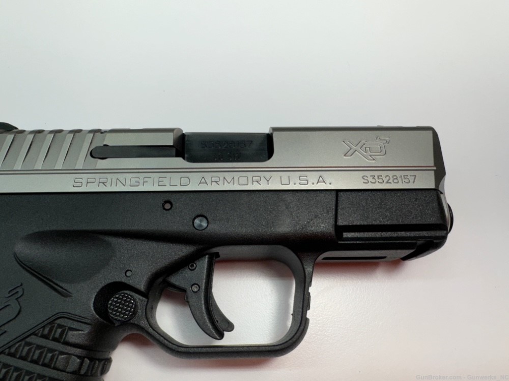 Springfield XDs-.40 S&W Semi-Auto Pistol - Comes with 5 magazines!!-img-8