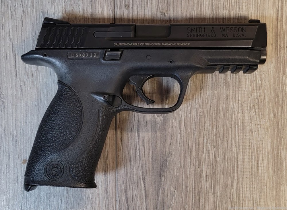 USED Smith & Wesson M&P 40 .40S&W-img-2
