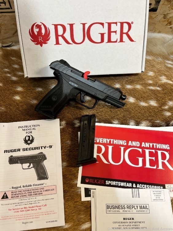 Ruger Security 9 9mm pistol like new in box with 15 rnd mag -img-2