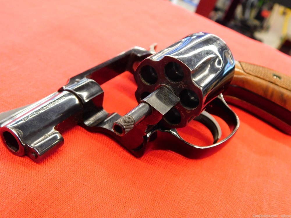Smith & Wesson Airweight 37 5 Shot Revolver .38 Special-img-17