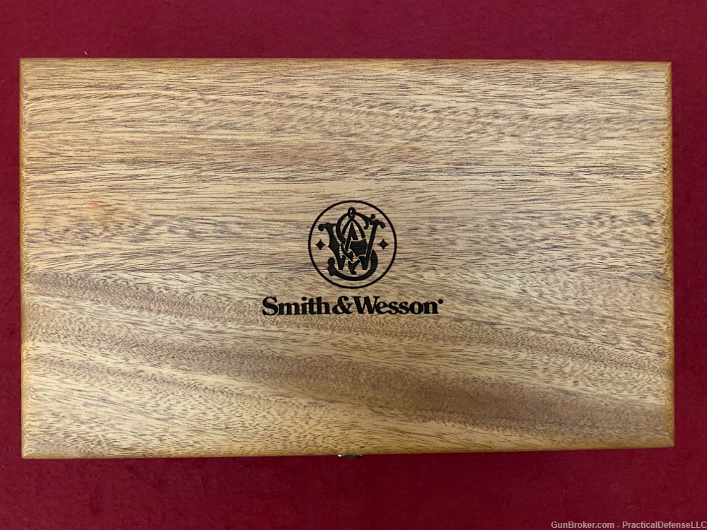 New Smith & Wesson Factory Wood Presentation Case for Classic Series  -img-1